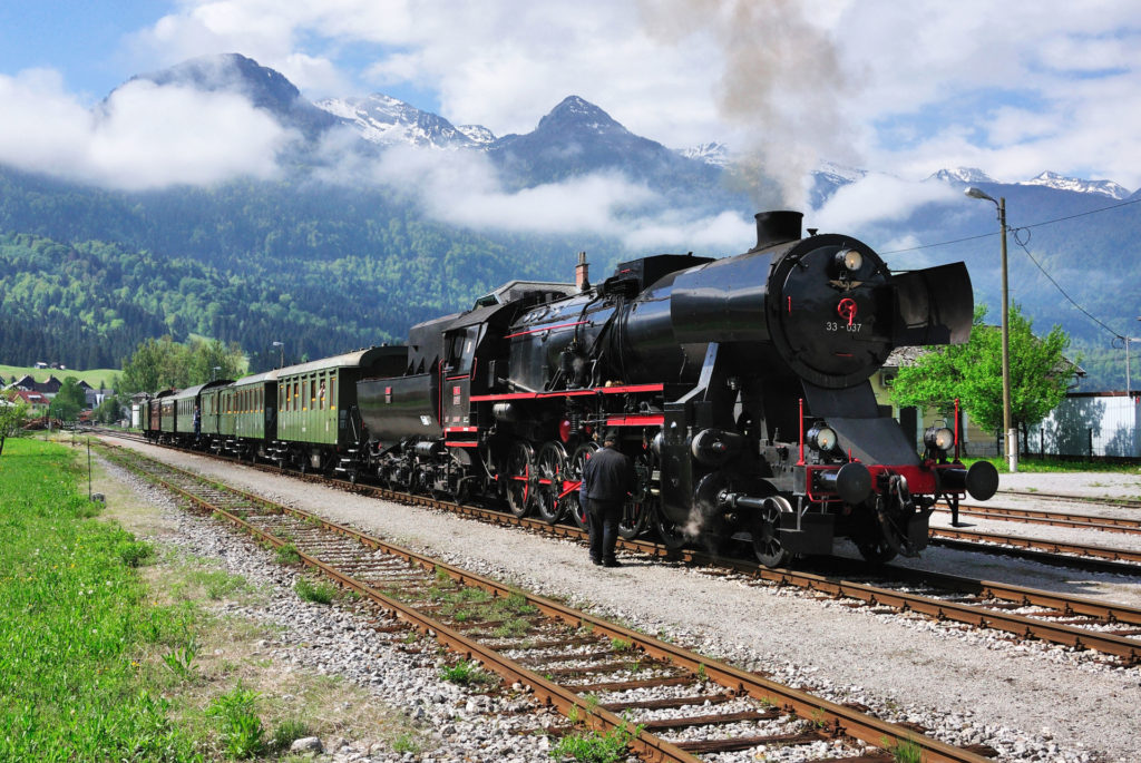 22,975 metra je dolga najdaljša lokomotiva v muzeju, ki ima oznako 33-037. Foto: Niko Dolžan.